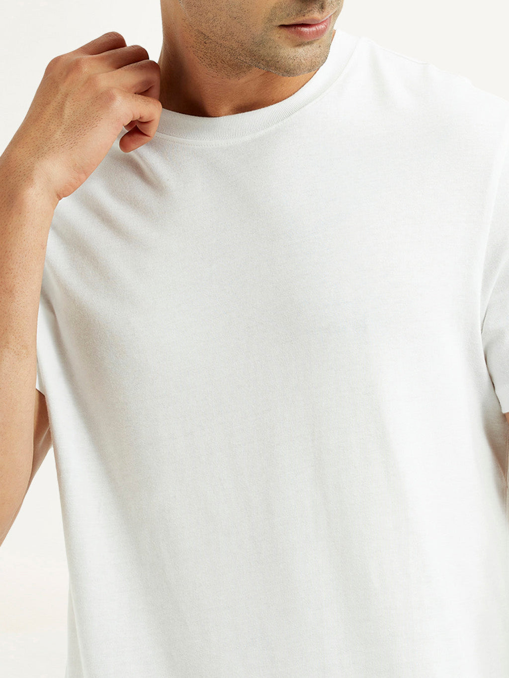 Men's Solid White Slim Fit T-Shirt
