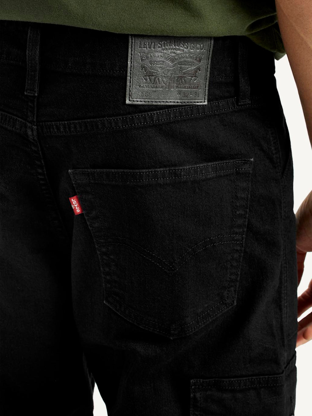 Men's 568 Black Loose Fit Mid Rise Cargo Jeans