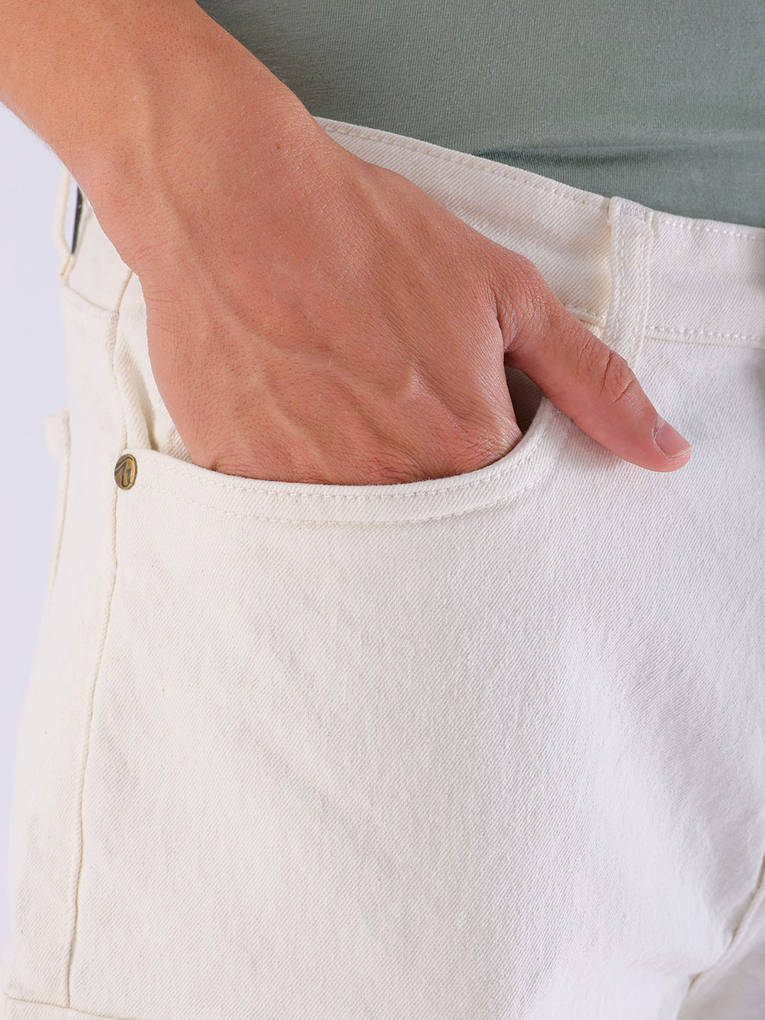 Men's Off White Relaxed Fit Solid Utility Denim Shorts