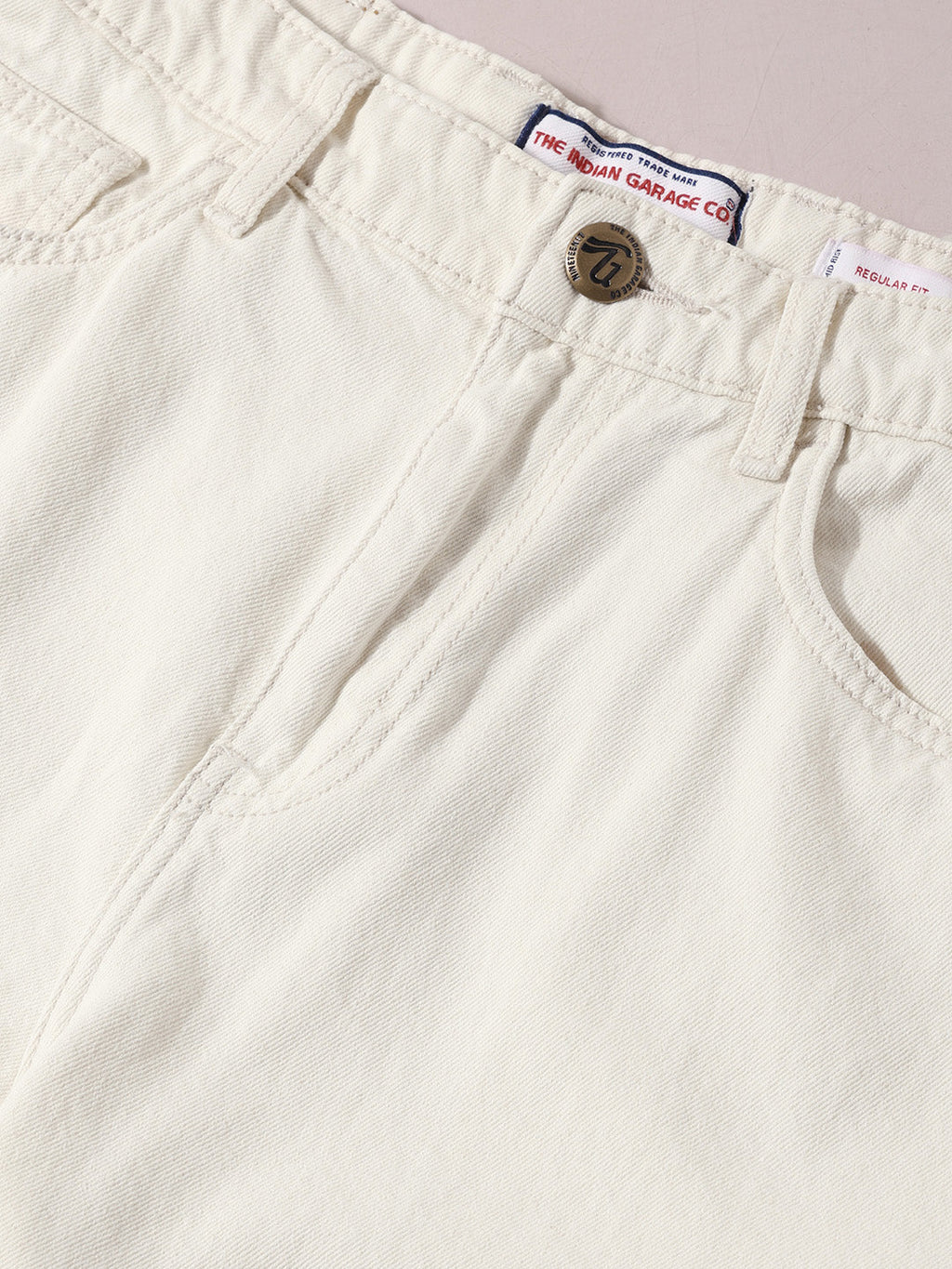 Men's White Regular Fit Solid Casual Shorts