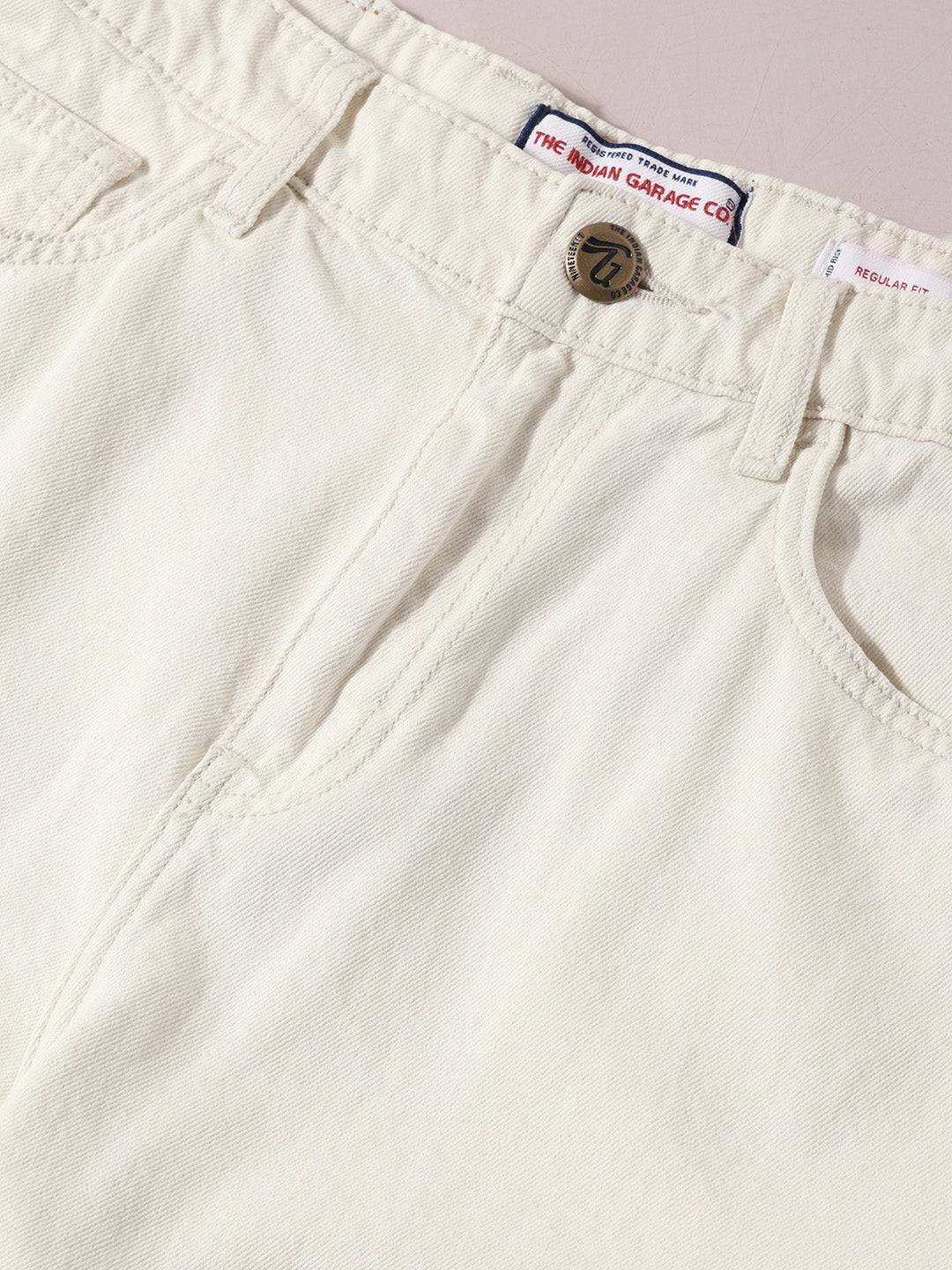 Men's White Regular Fit Solid Casual Shorts