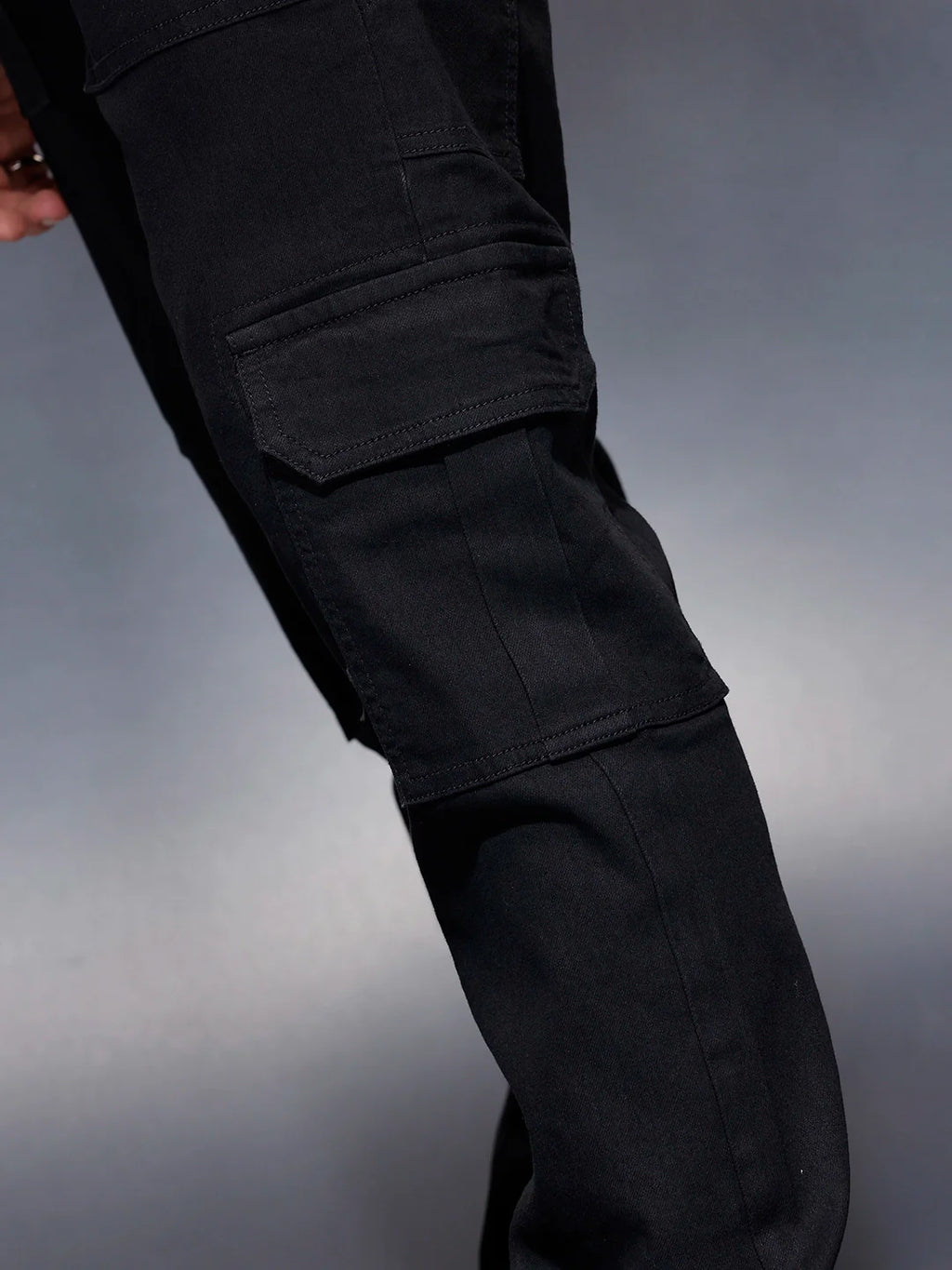 Men’s solid black cargo trouser | Black