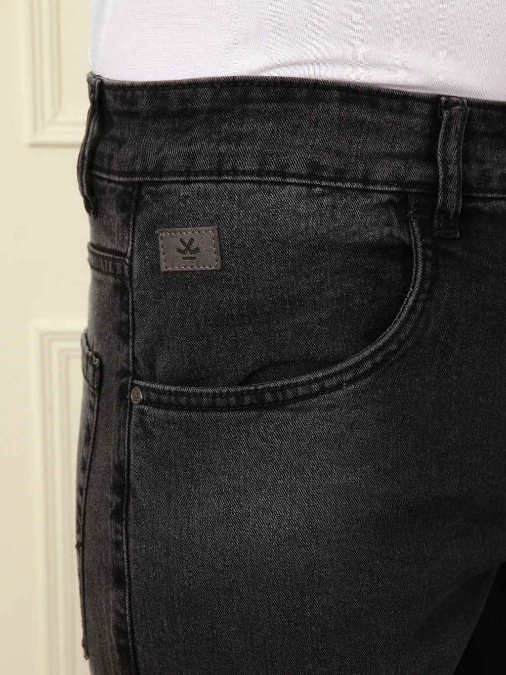 Light Fade Slim Tapered Jeans | Black