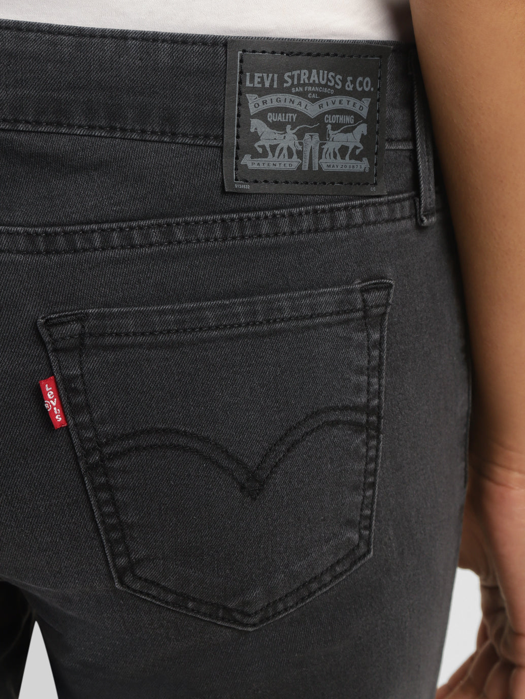 Women's 711 Black Skinny Fit Mid Rise Jeans