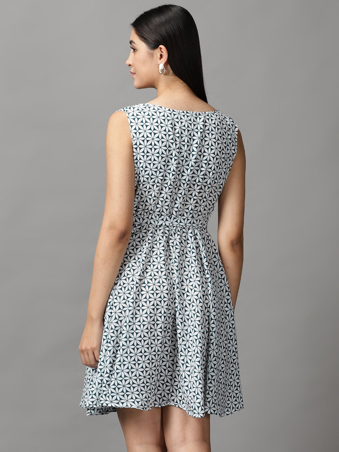 Women's Green Geometric Printed Fit and Flare Sleeveless V-Neck Dress