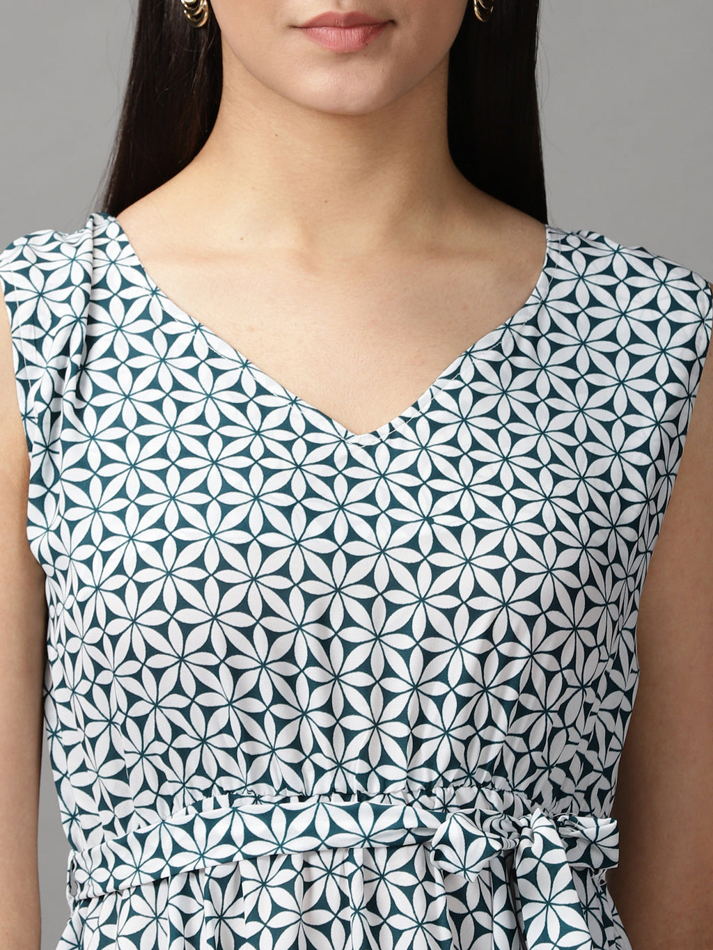 Women's Green Geometric Printed Fit and Flare Sleeveless V-Neck Dress