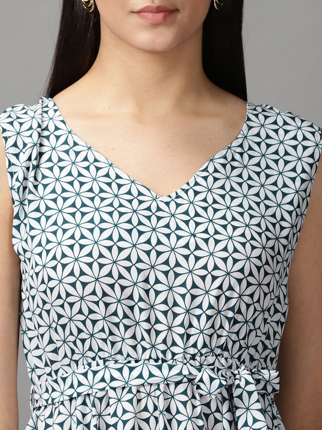 Women's Green Geometric Printed Fit and Flare Sleeveless V-Neck Dress