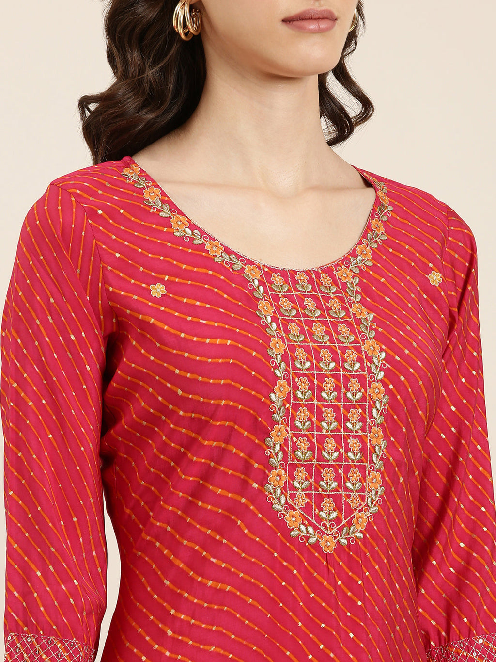 Women's Fuchsia Floral Embroidered Thread Work Straight Kurta