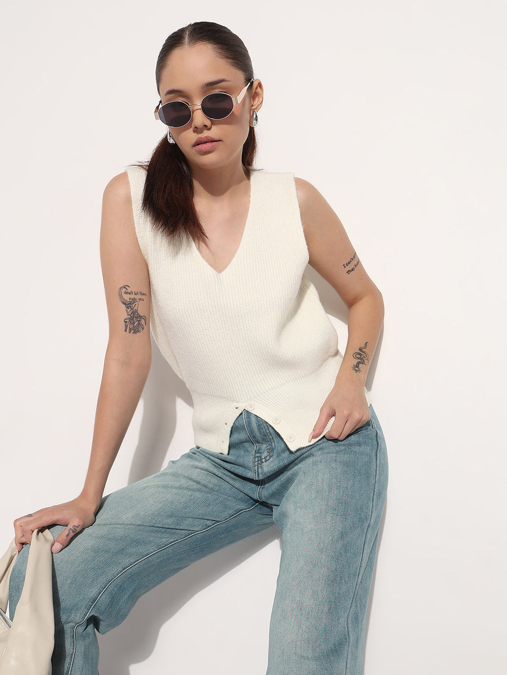 Women's Ribbed Off White V-Neck Sleeveless Knitted Vest Top