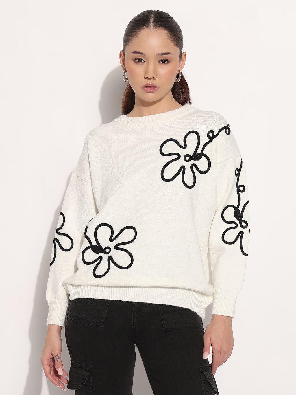 Women's Floral Embroidered White Round Neck Knit Pullover Top