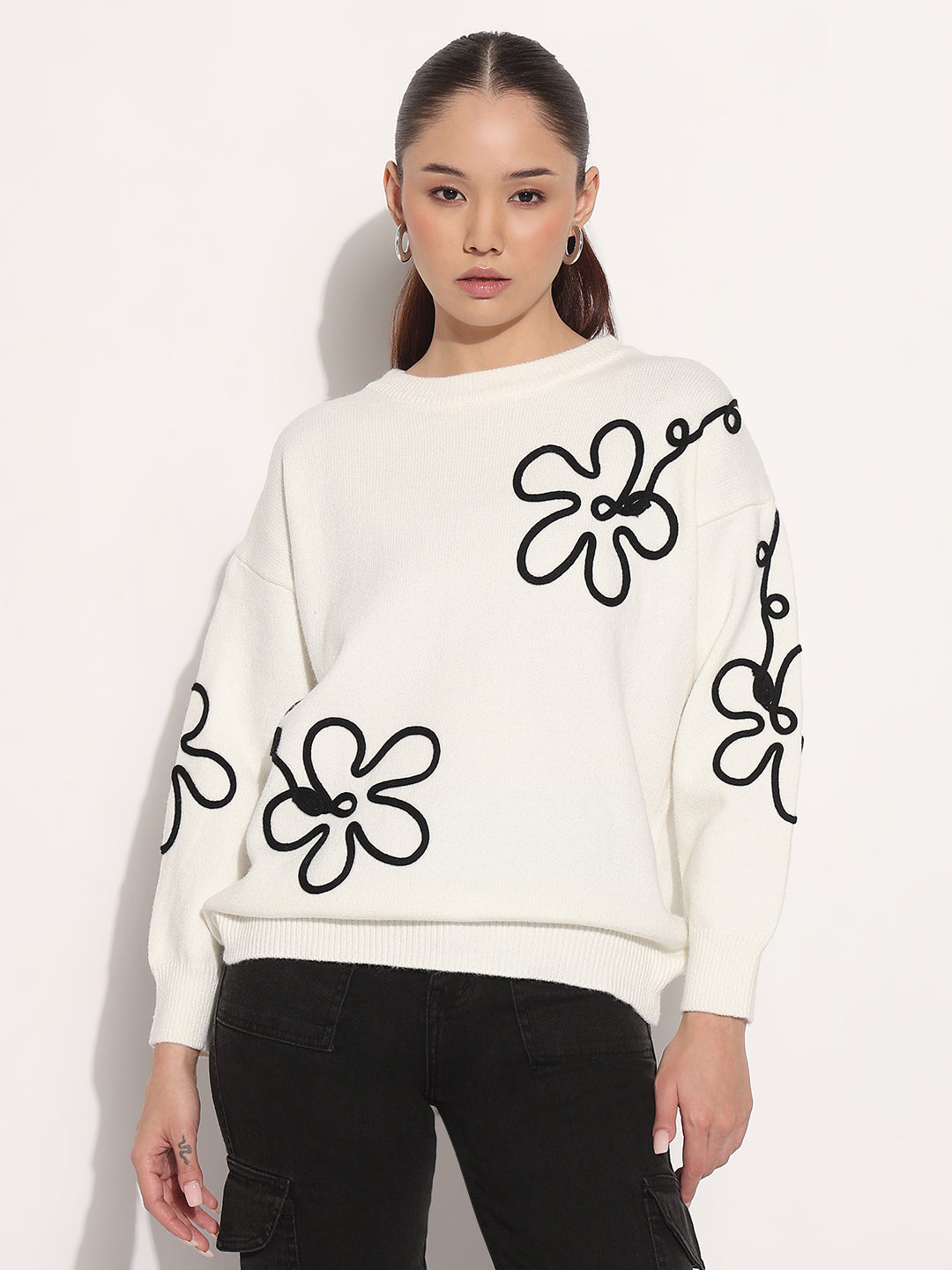 Women's Floral Embroidered White Round Neck Knit Pullover Top