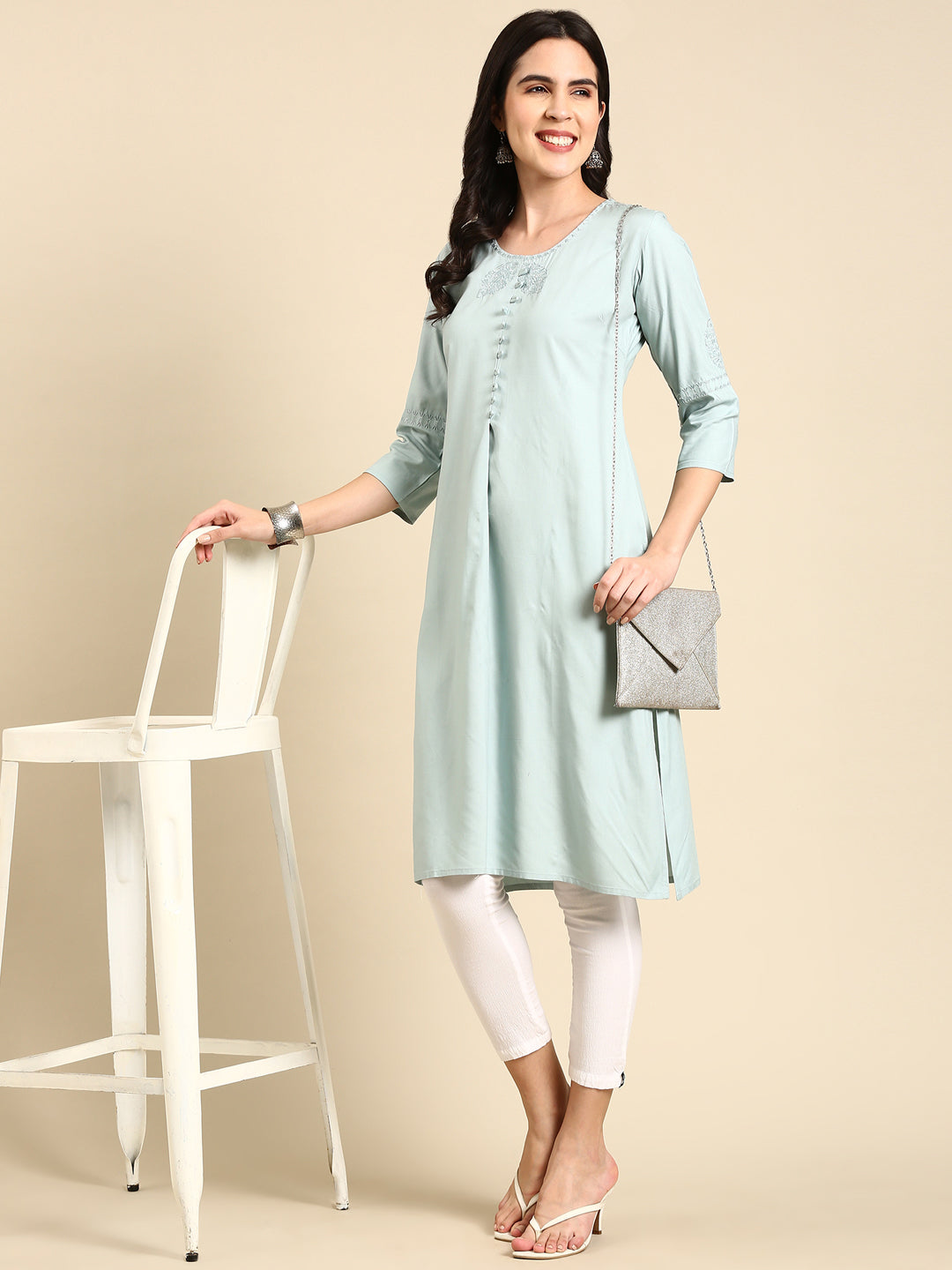 Women's Sea Green Floral Embroidered Straight Kurta
