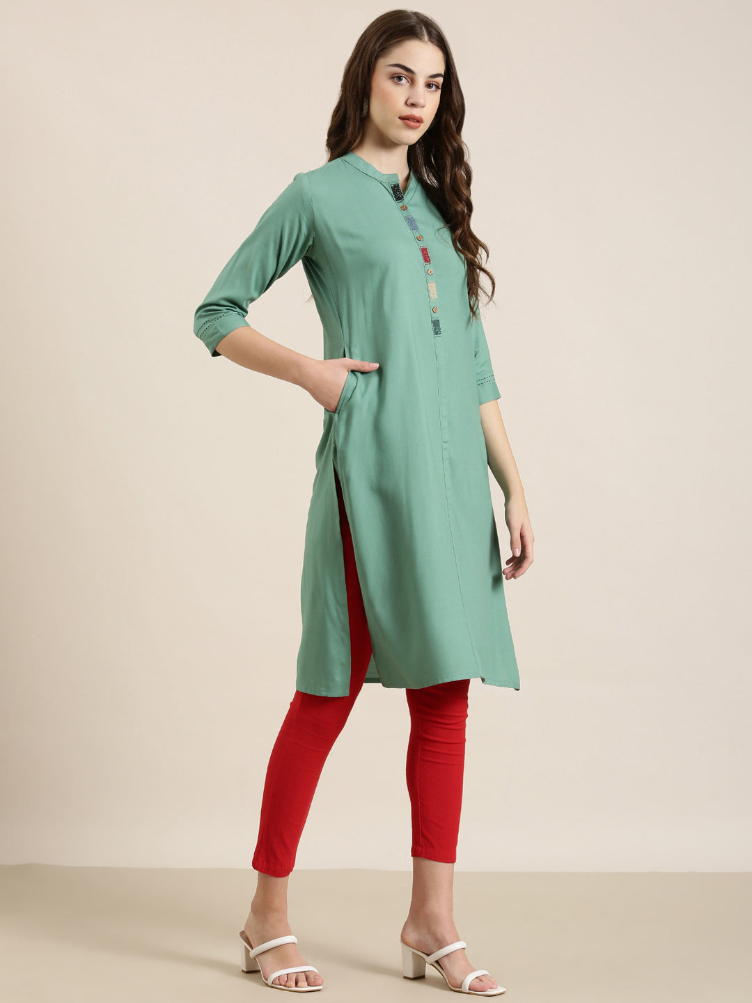 Women's Sea Green Mandarin Collar Thread Work Straight Kurta