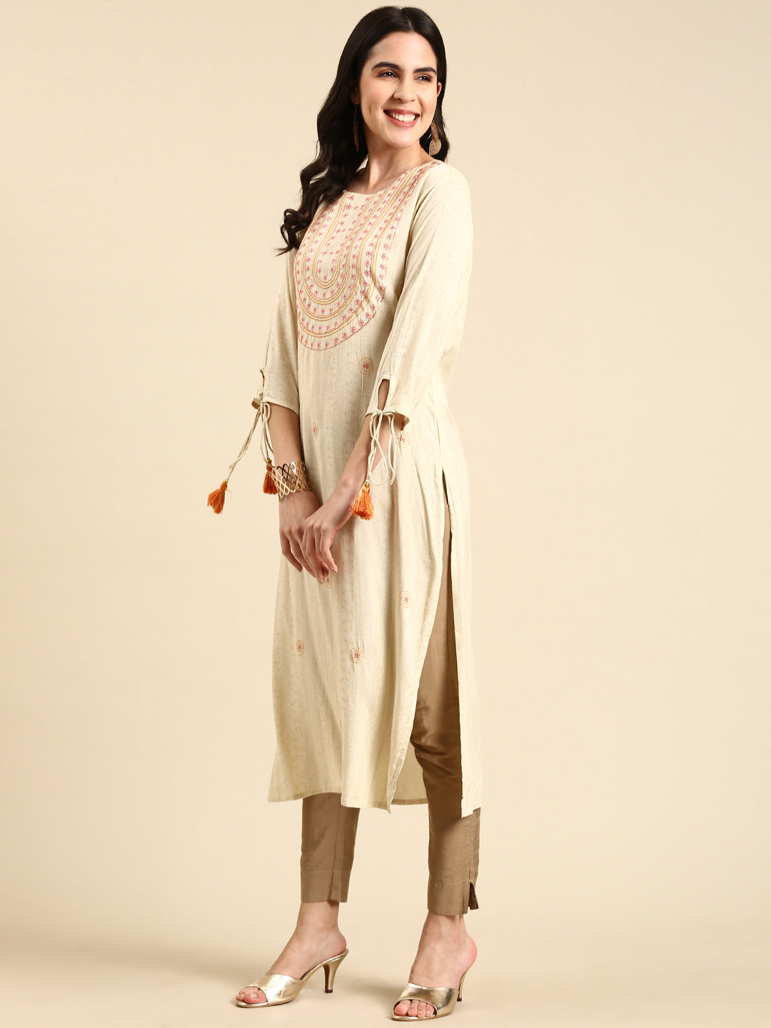 Women's Cream Floral Embroidered Straight Kurta