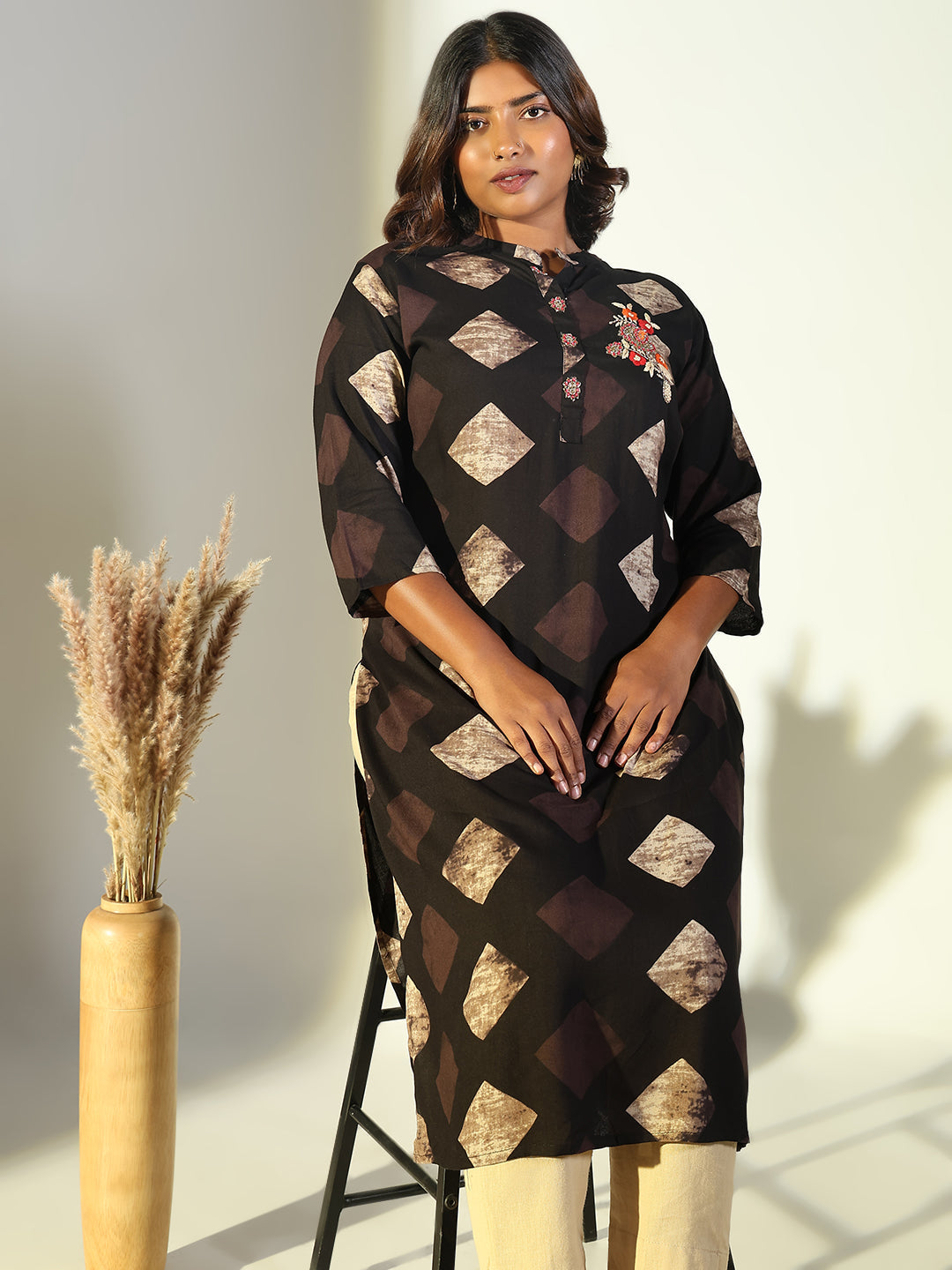 Women's Black Geometric Straight Kurta