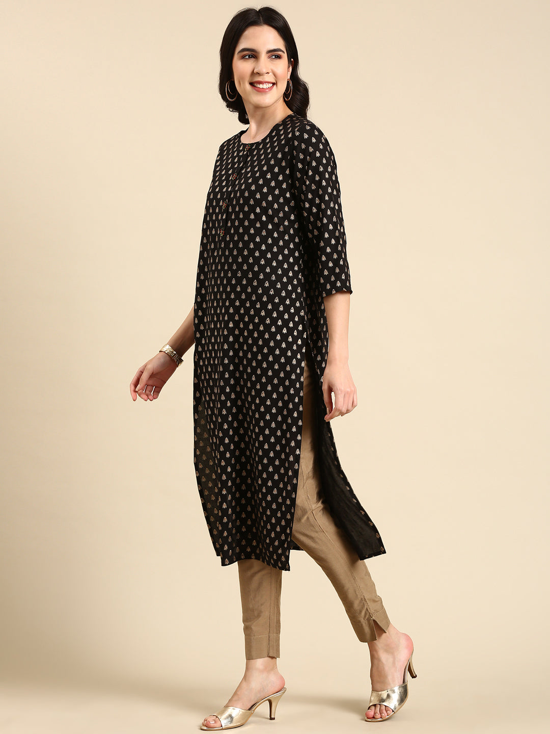Women's Black Ethnic Motifs Printed Round Neck Straight Kurta
