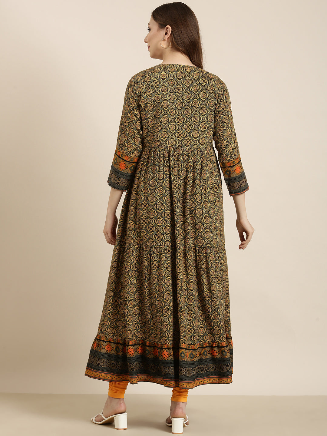 Women's Anarkali Black Solid Kurta Comes With Overcoat