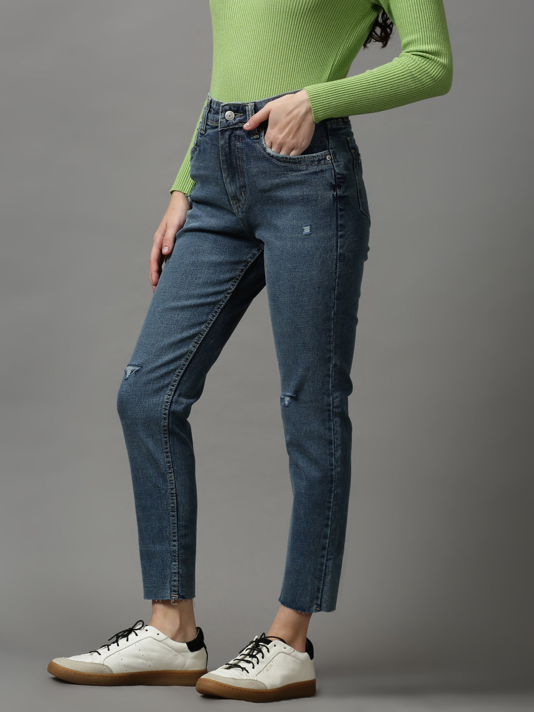 Women's Blue Slim Fit Mildly Distressed Light Fade Stretchable Denim Jeans