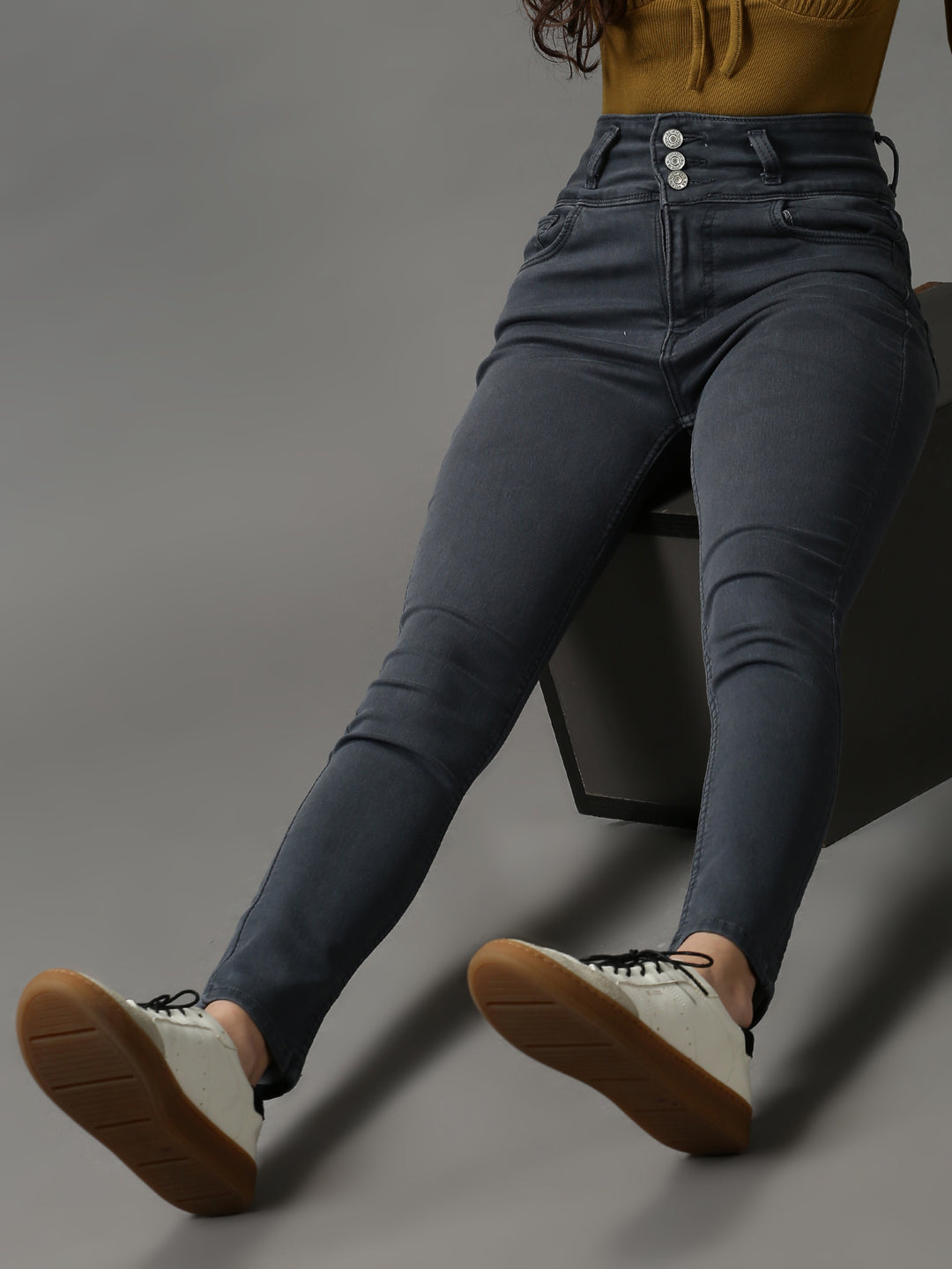 Women's Grey Skinny Fit High-Rise Clean Look Light Fade Stretchable Denim Jeans