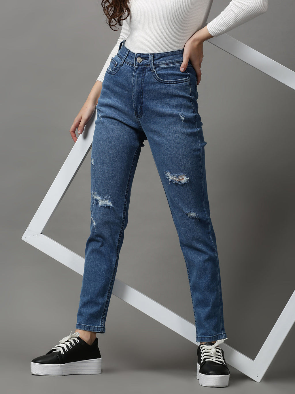 Women's Blue Slim Fit Mildly Distressed Light Fade Stretchable Denim Jeans
