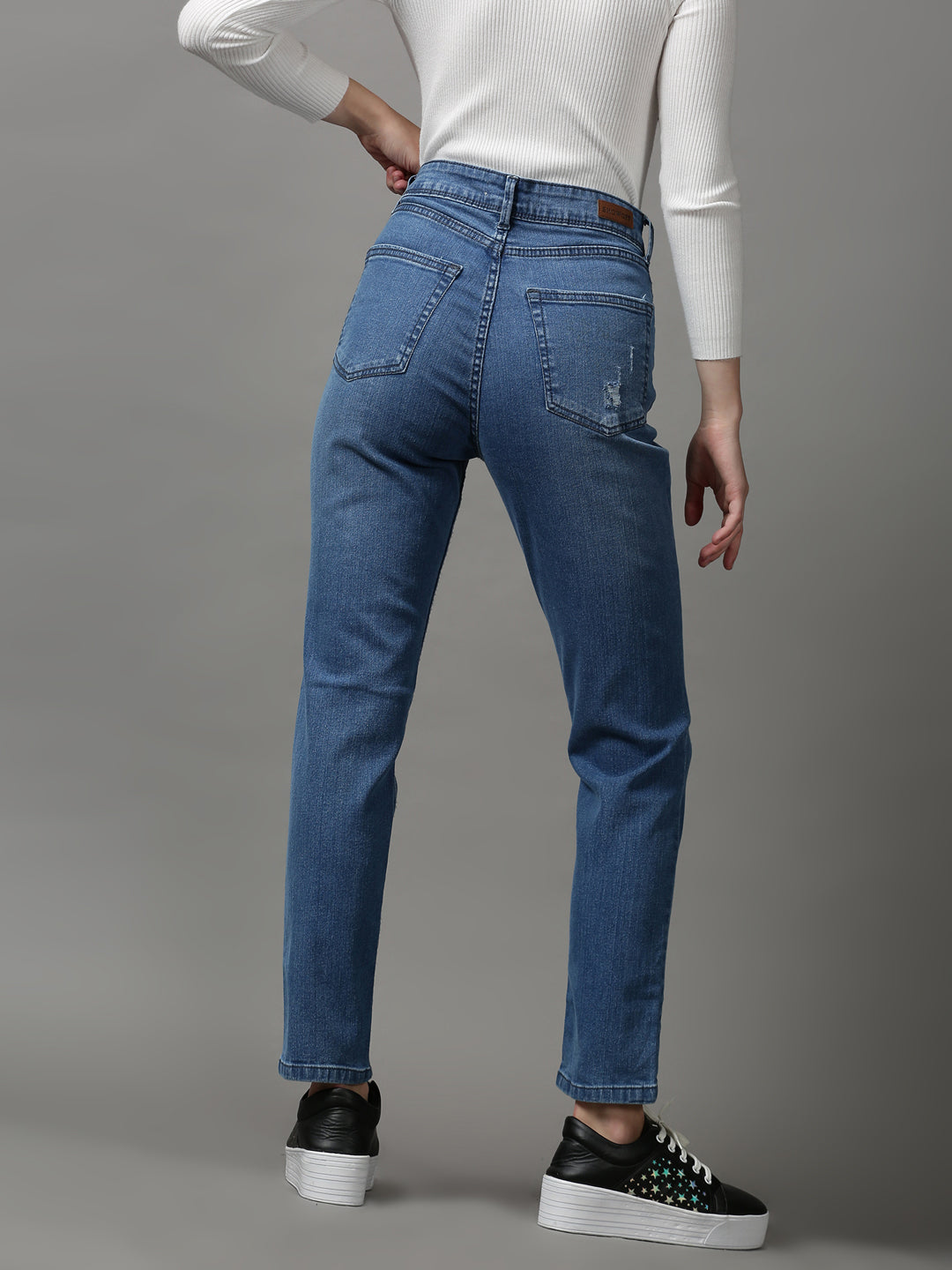 Women's Blue Slim Fit Mildly Distressed Light Fade Stretchable Denim Jeans