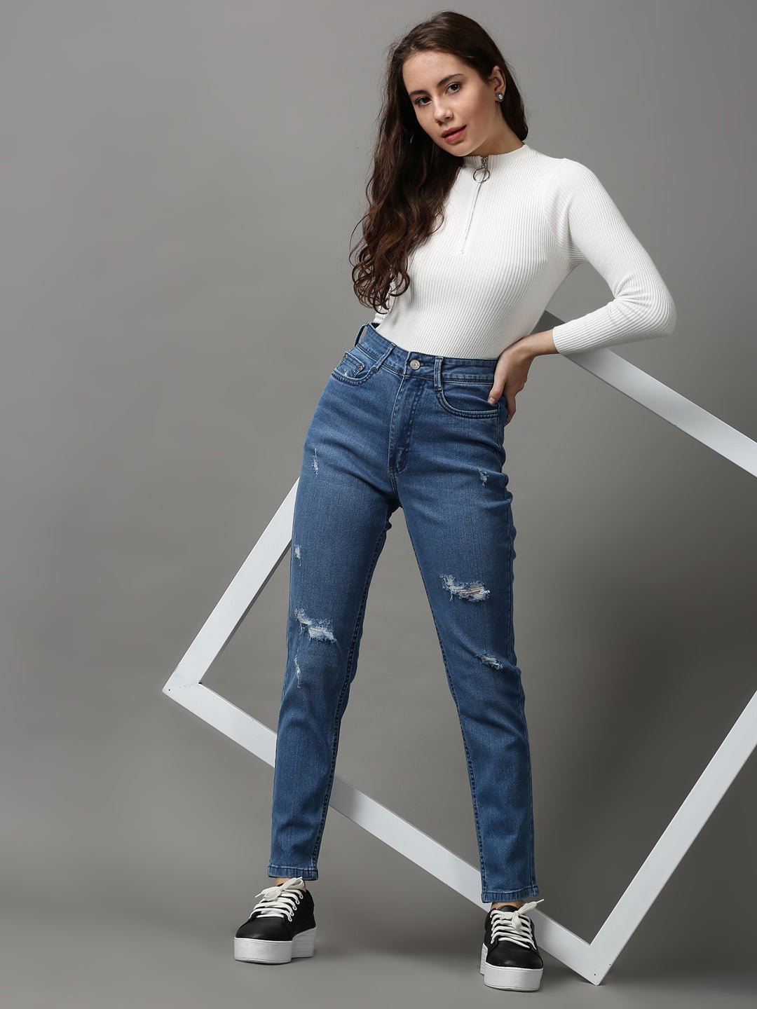 Women's Blue Slim Fit Mildly Distressed Light Fade Stretchable Denim Jeans