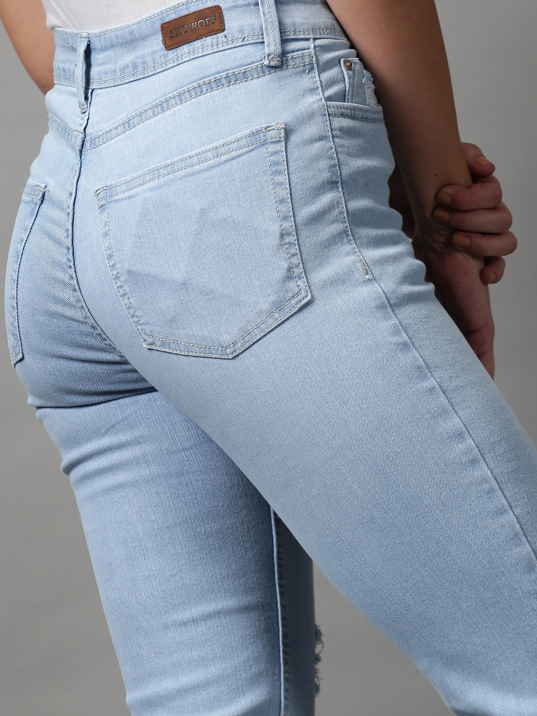 Women's Blue Mildly Distressed Light Fade Stretchable Denim Jeans