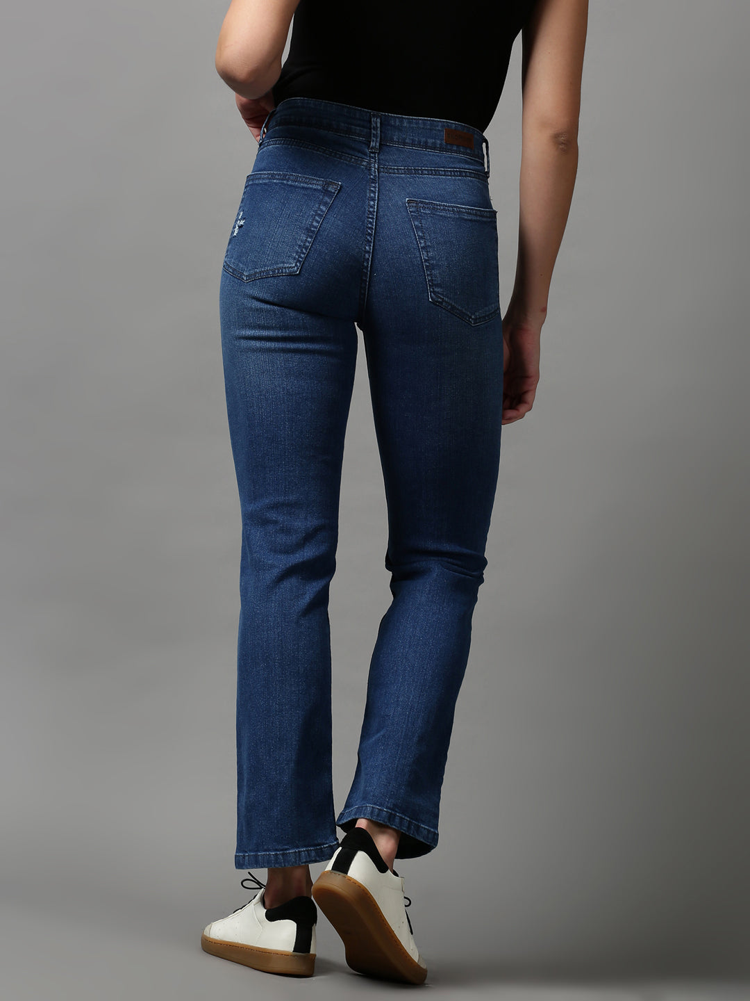 Women's Blue Mildly Distressed Light Fade Stretchable Denim Jeans