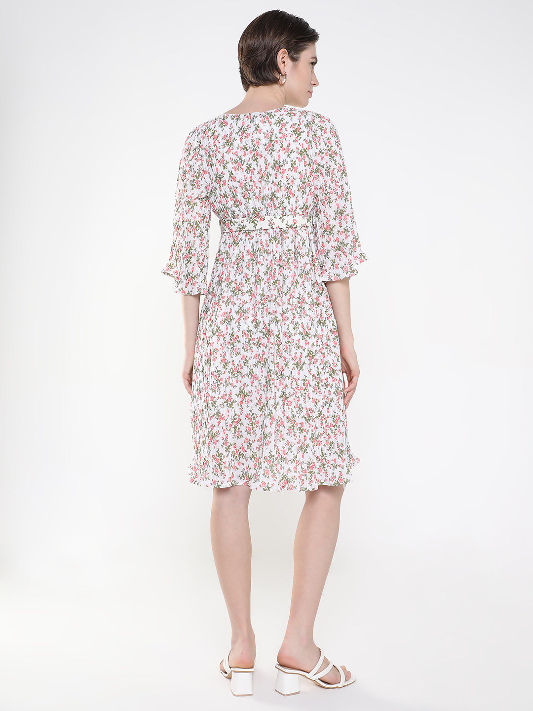 Women's White Round Neck Accordion Pleats Floral Printed Chiffon A-Line Dress With Belt