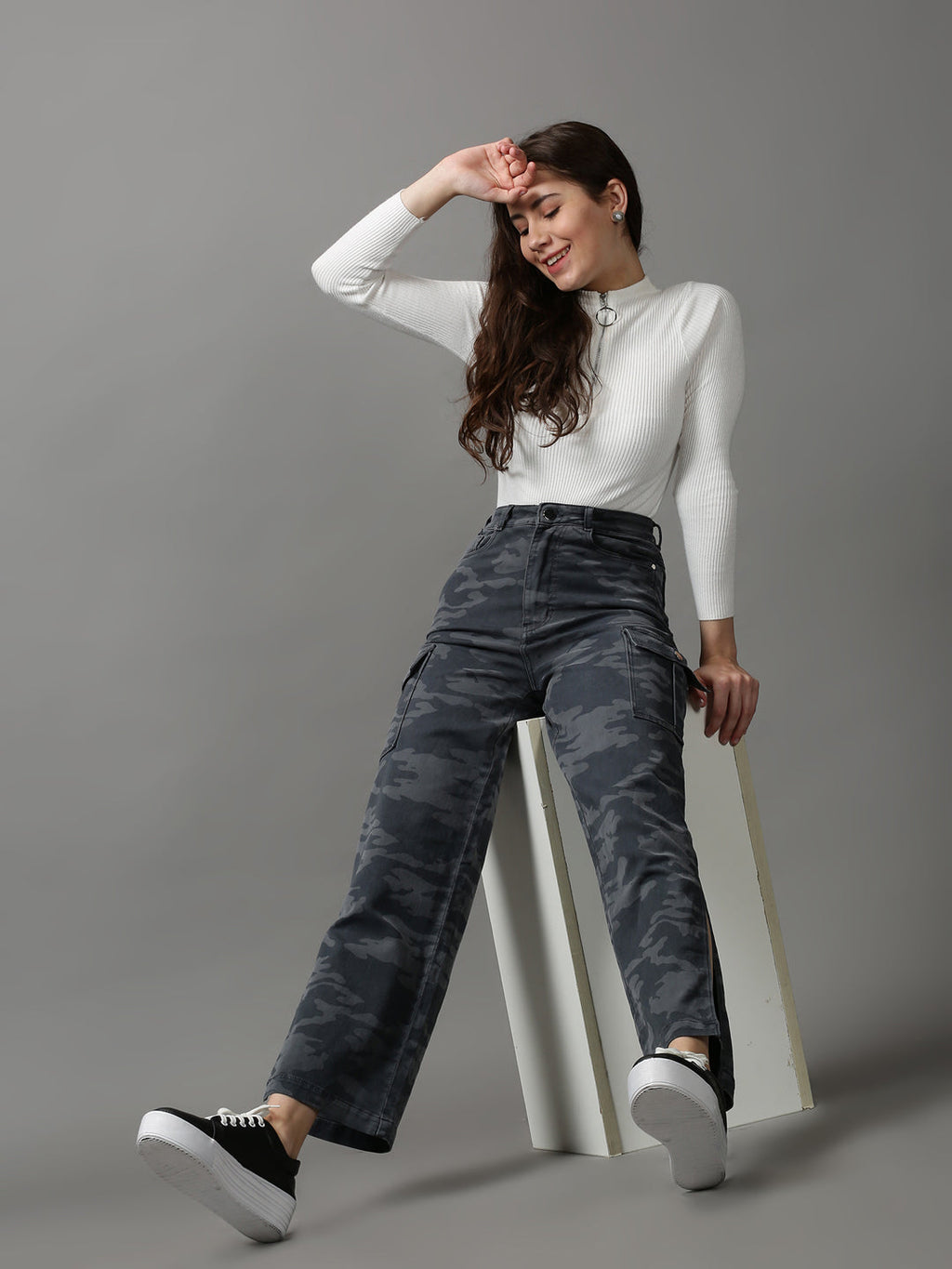 Women's Grey Clean Look Wide Leg Light Fade Stretchable Denim Jeans