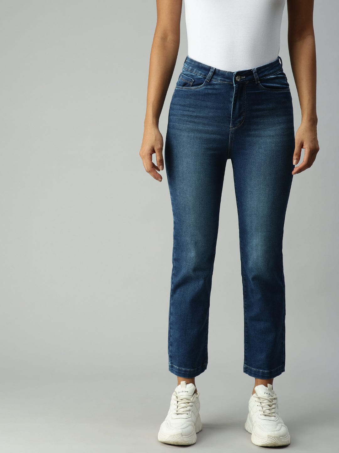 Women's Blue Relaxed Fit High-Rise Light Fade Stretchable Jeans
