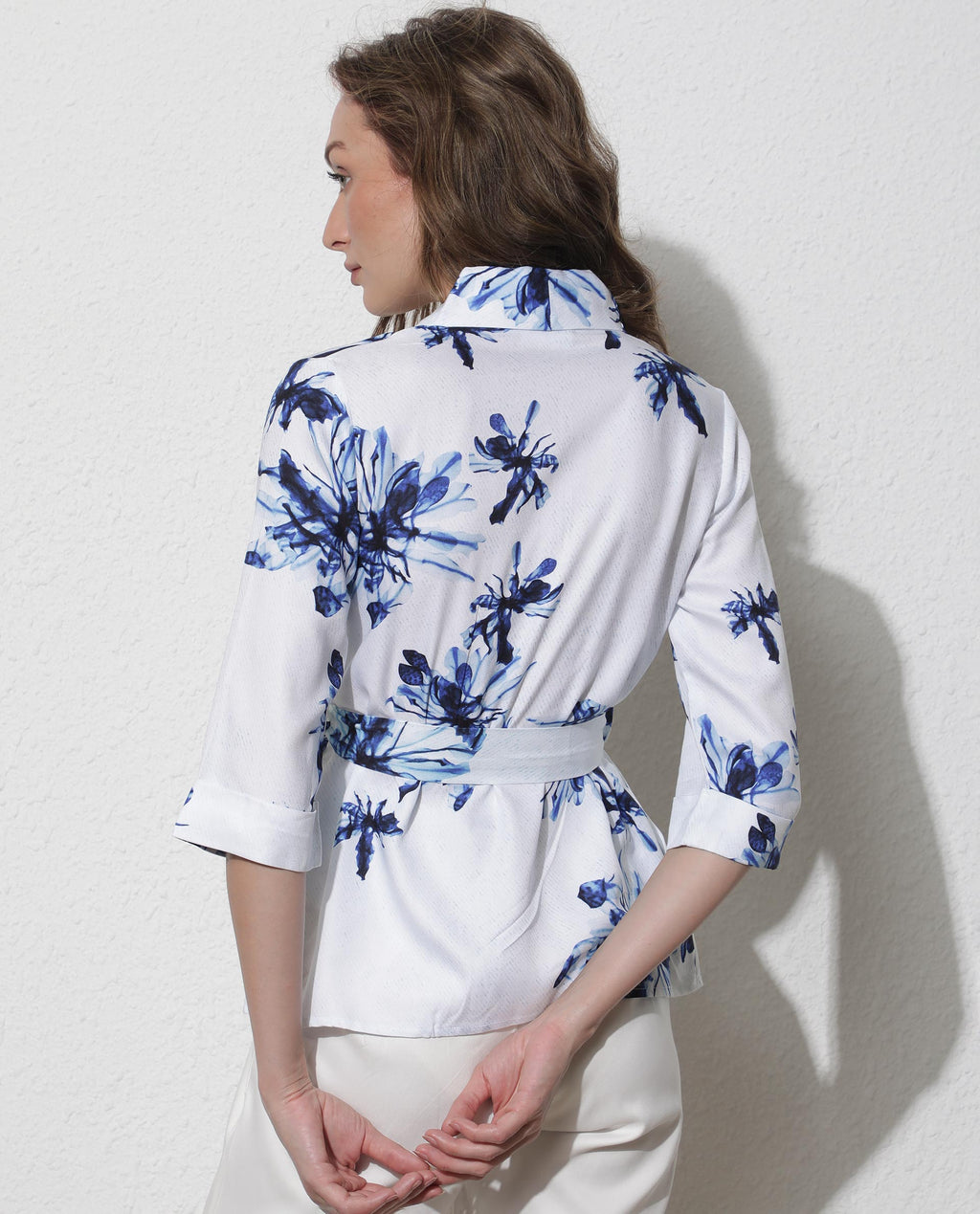 Rareism Women's Irene White Viscose Collarless Abstract Print Regular Fit Shrug