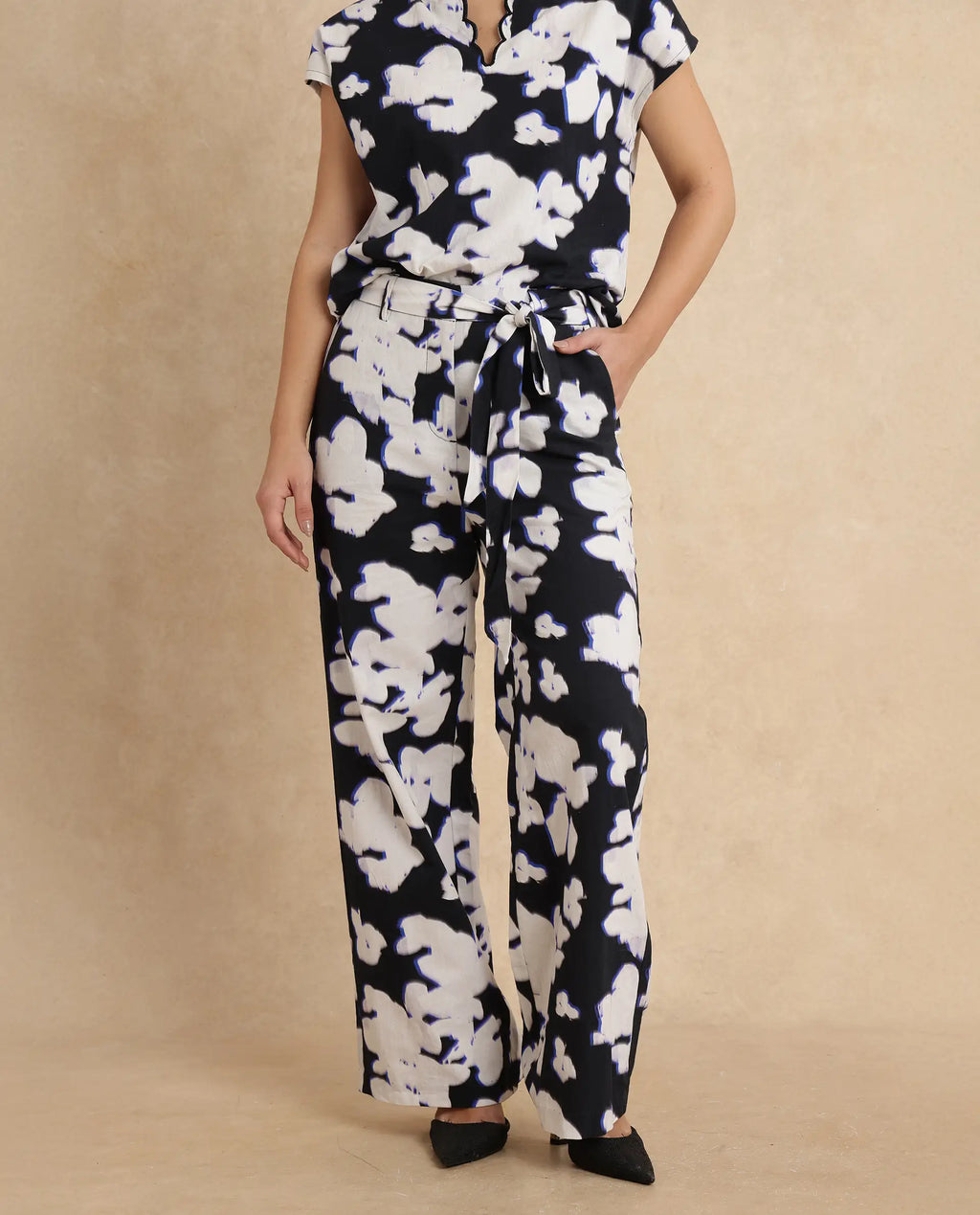 Rareism Women's Janfara B Black Cotton Abstract Print Ankle Length Wide Trouser