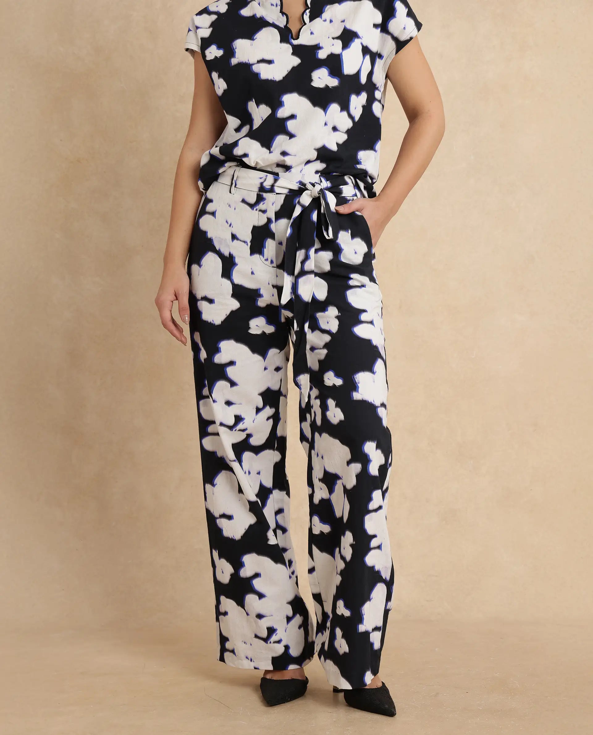 Rareism Women's Janfara B Black Cotton Abstract Print Ankle Length Wide Trouser