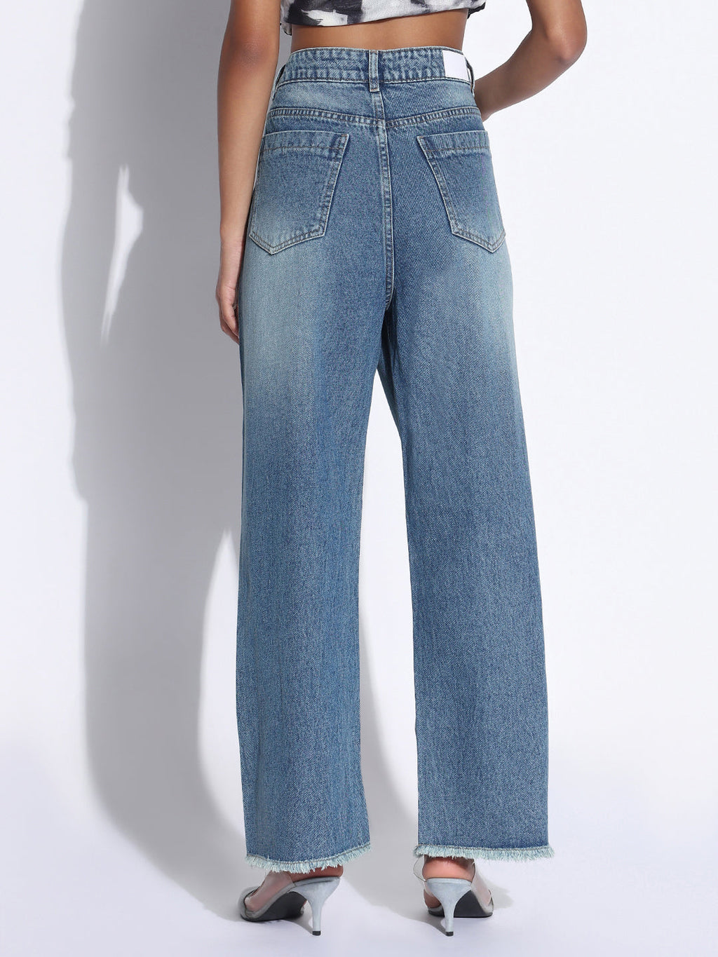 Women's Solid Blue Frayed Hem Straight Fit Jeans