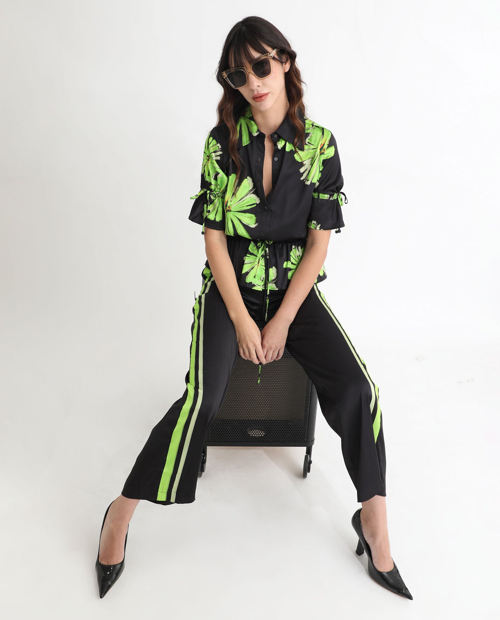 Rareism Women's Murphy Black Polyester Spread Collar Floral Print Regular Fit Top