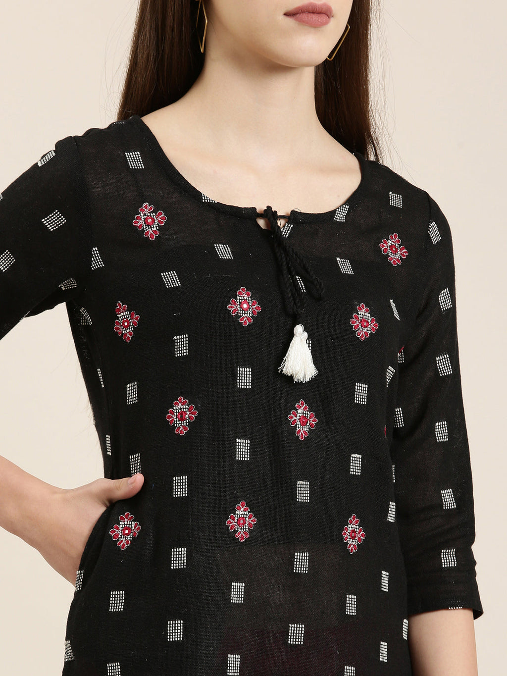 Women's Black Ethnic Motifs Embroidered Tie-Up Neck Straight Kurta