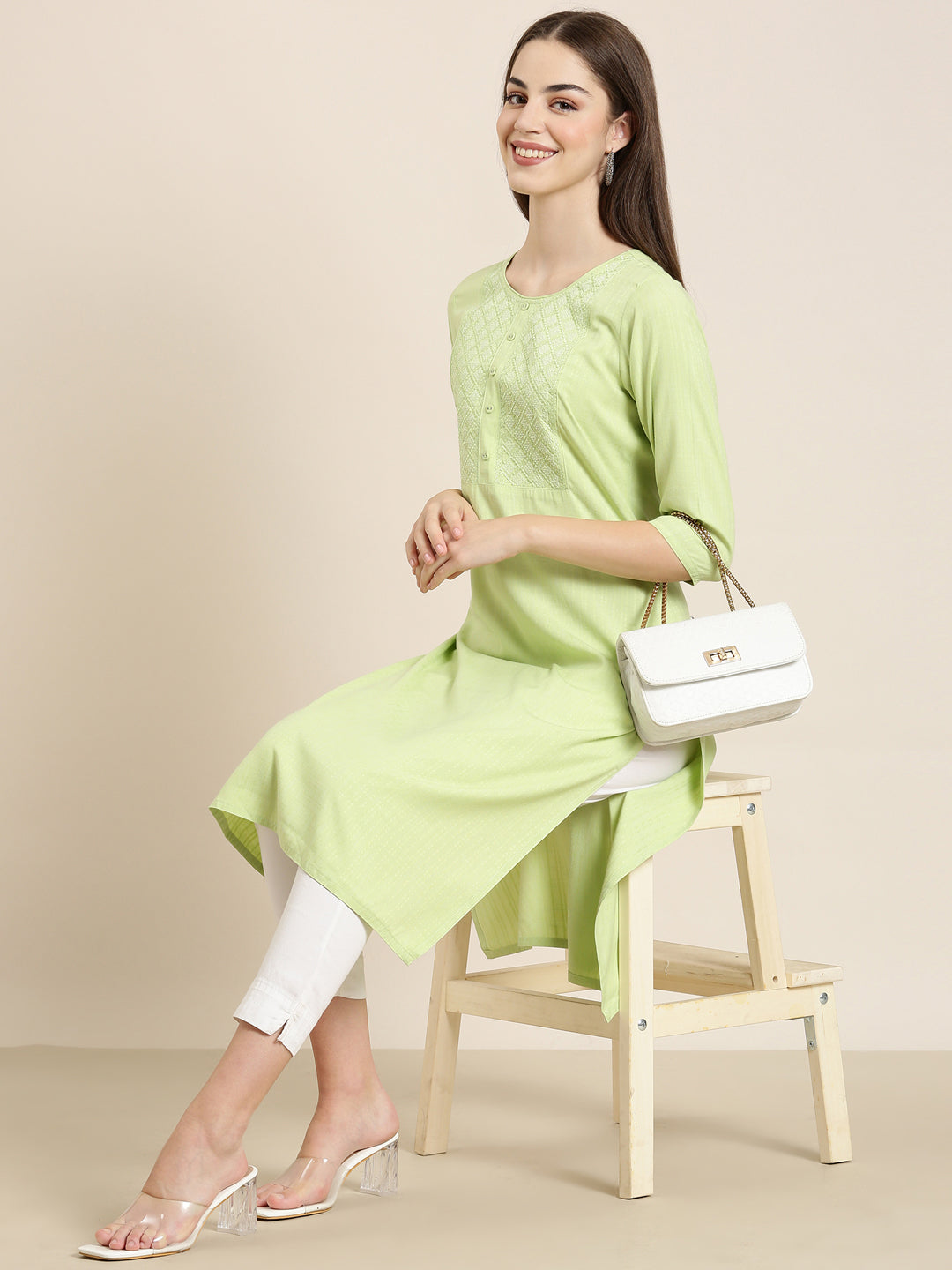 Women's Green Ethnic Motifs Embroidered Straight Kurta