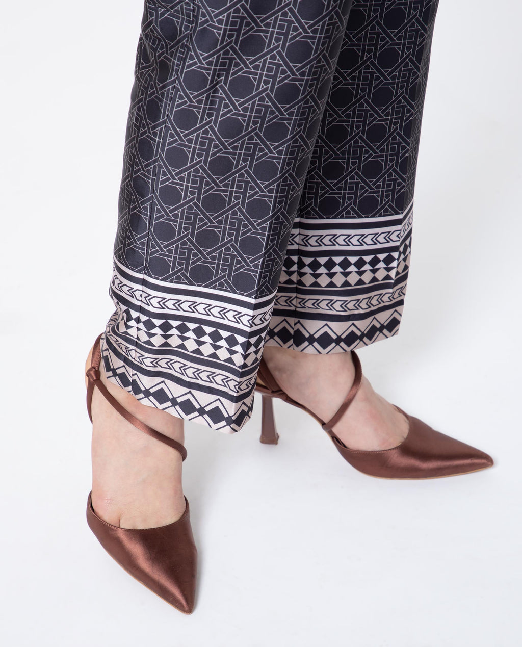 Rareism Women's Sepiat Dark Black Polyester Geometric Print Ankle Length Relaxed Fit Trouser