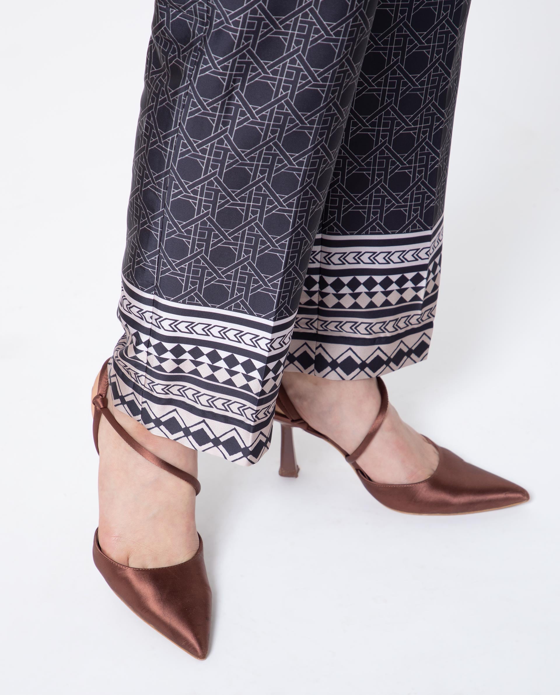 Rareism Women's Sepiat Dark Black Polyester Geometric Print Ankle Length Relaxed Fit Trouser