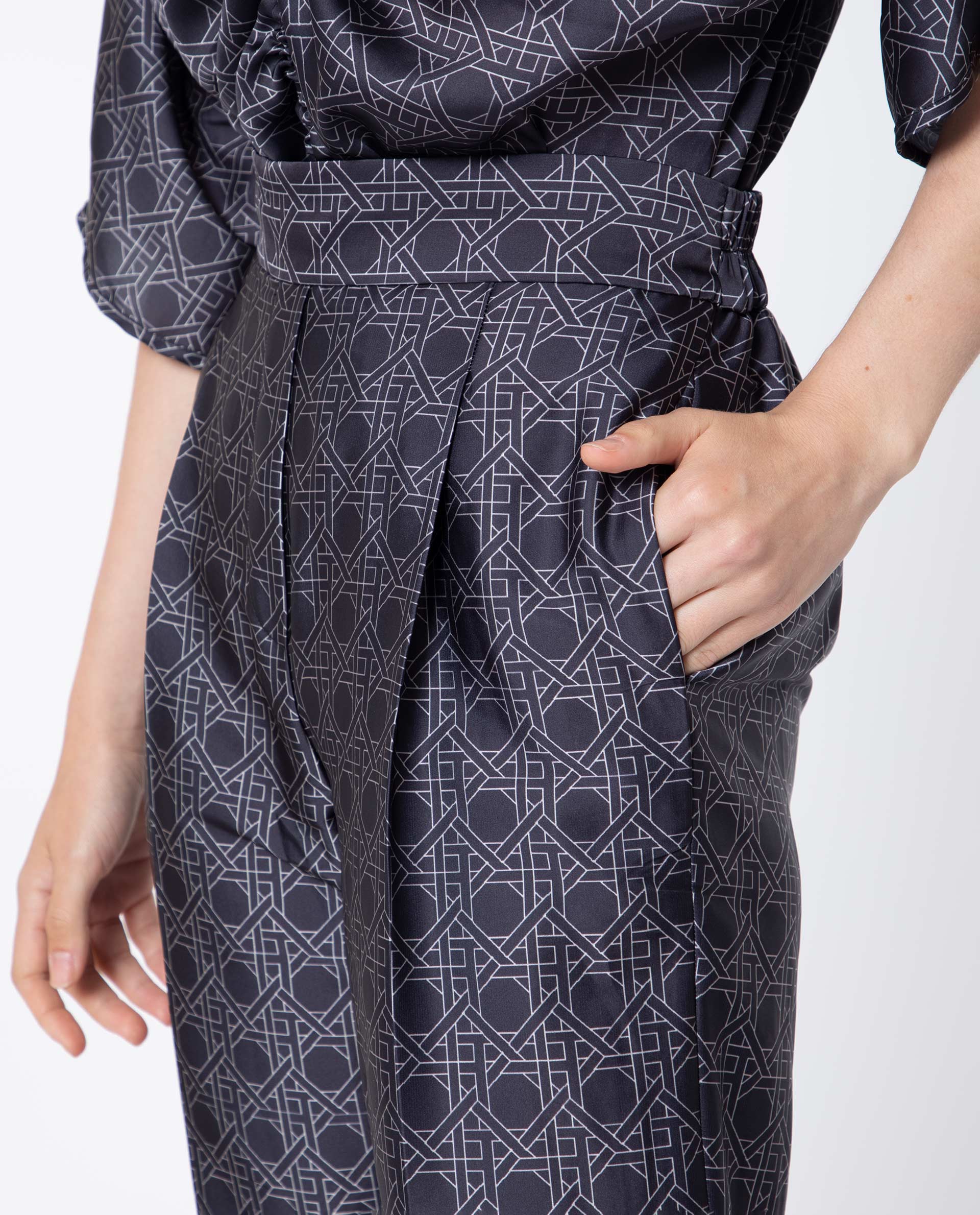 Rareism Women's Sepiat Dark Black Polyester Geometric Print Ankle Length Relaxed Fit Trouser