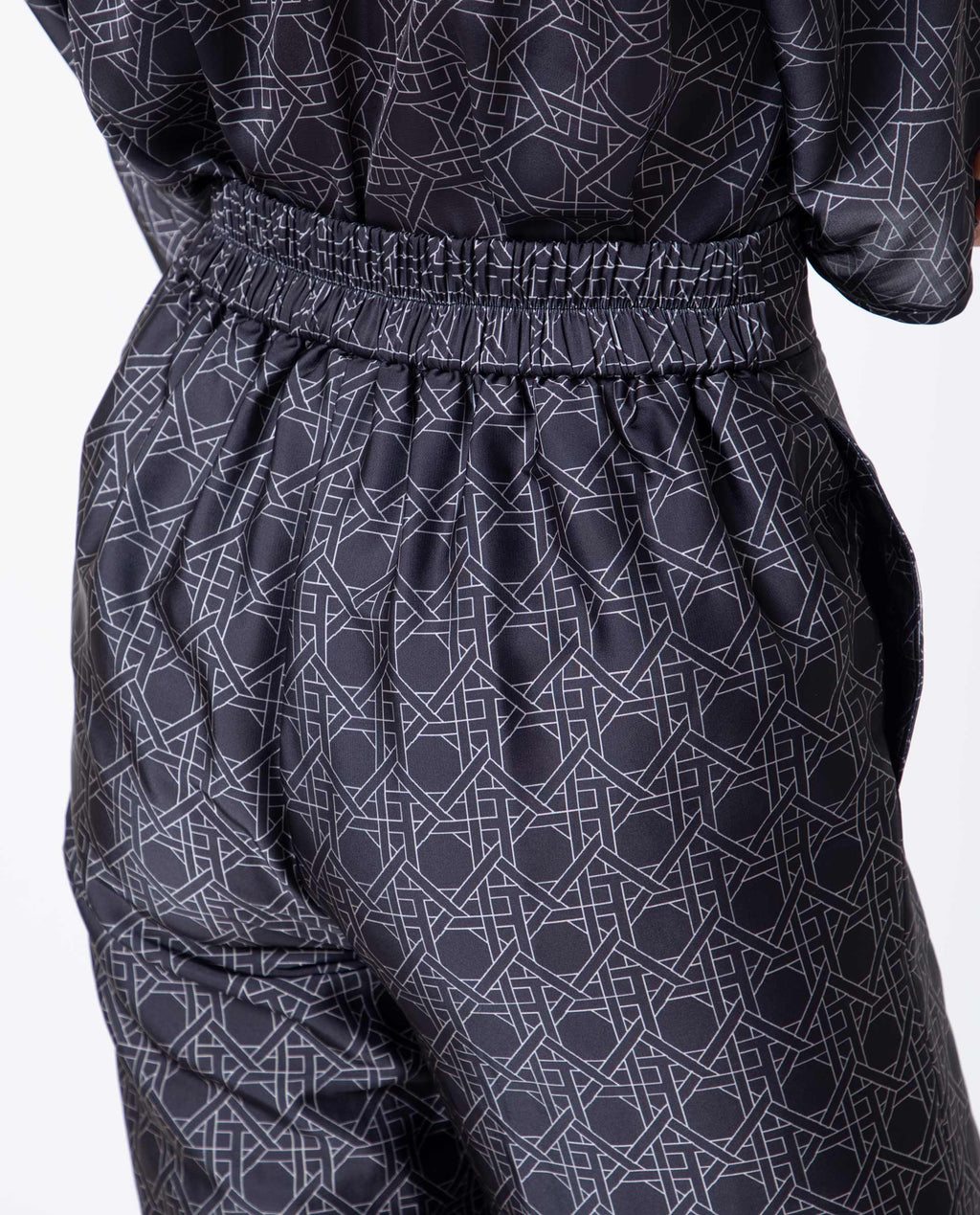 Rareism Women's Sepiat Dark Black Polyester Geometric Print Ankle Length Relaxed Fit Trouser
