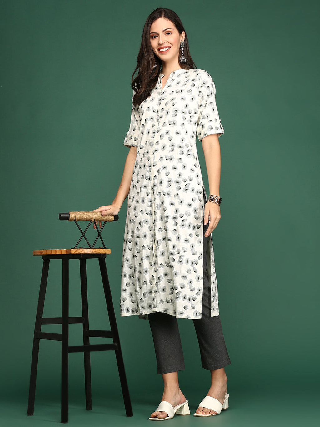 Women's Off White Printed Cotton Straight Kurta