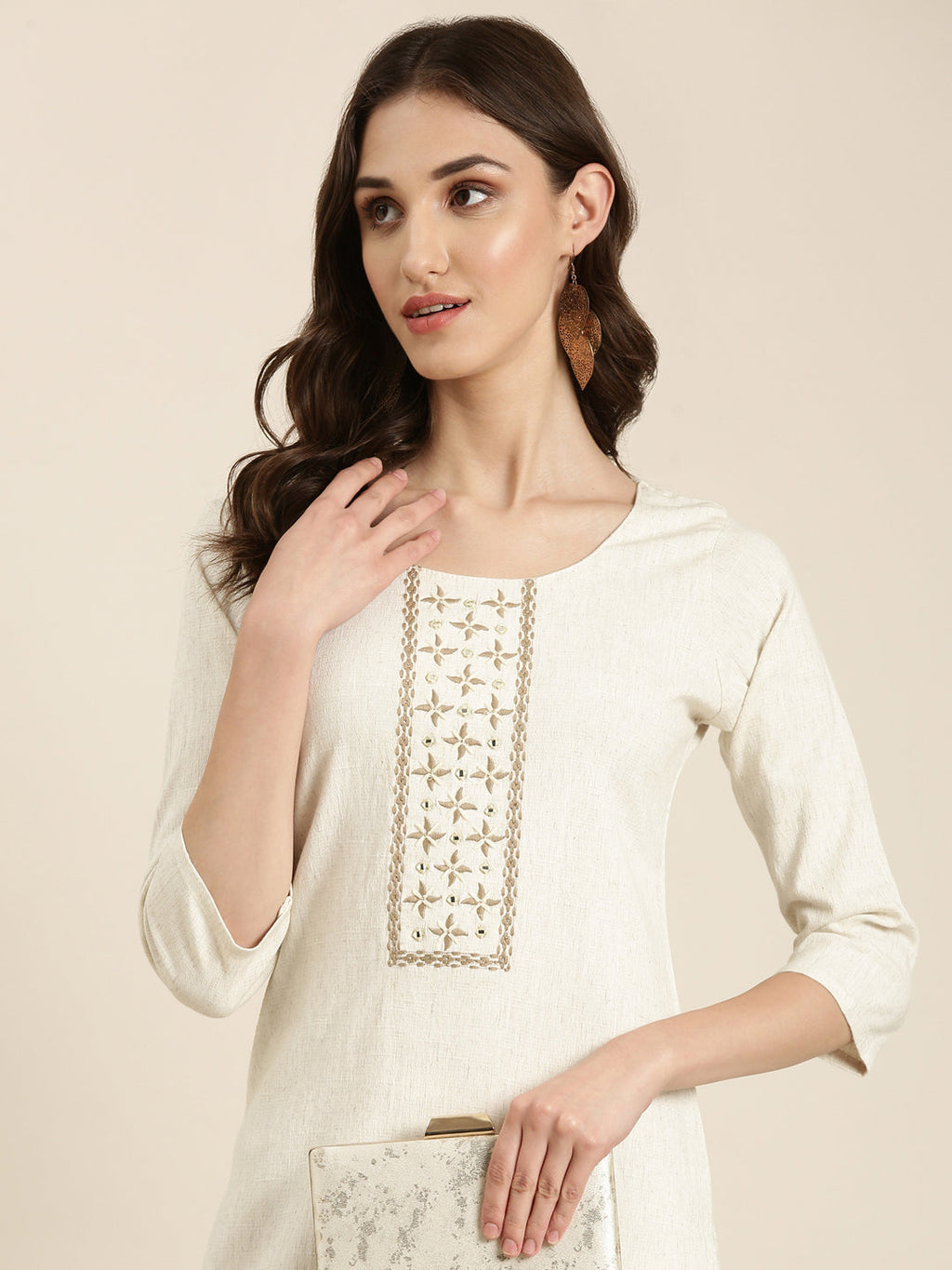 Women's Cream Ethnic Motif Embroidered Thread Work Straight Kurta