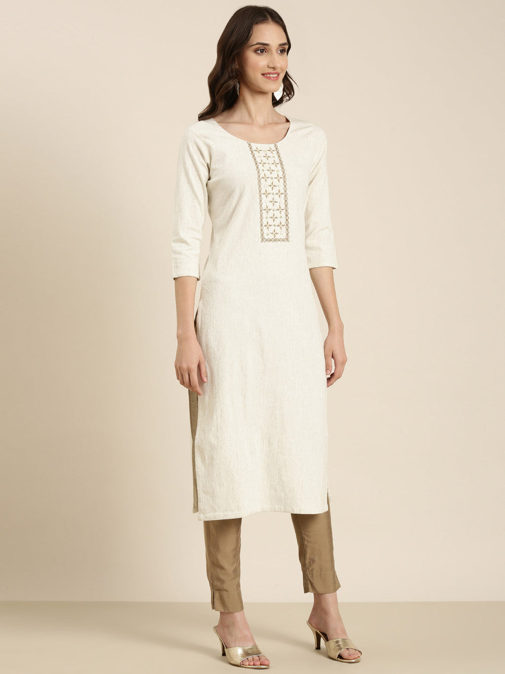 Women's Cream Ethnic Motif Embroidered Thread Work Straight Kurta