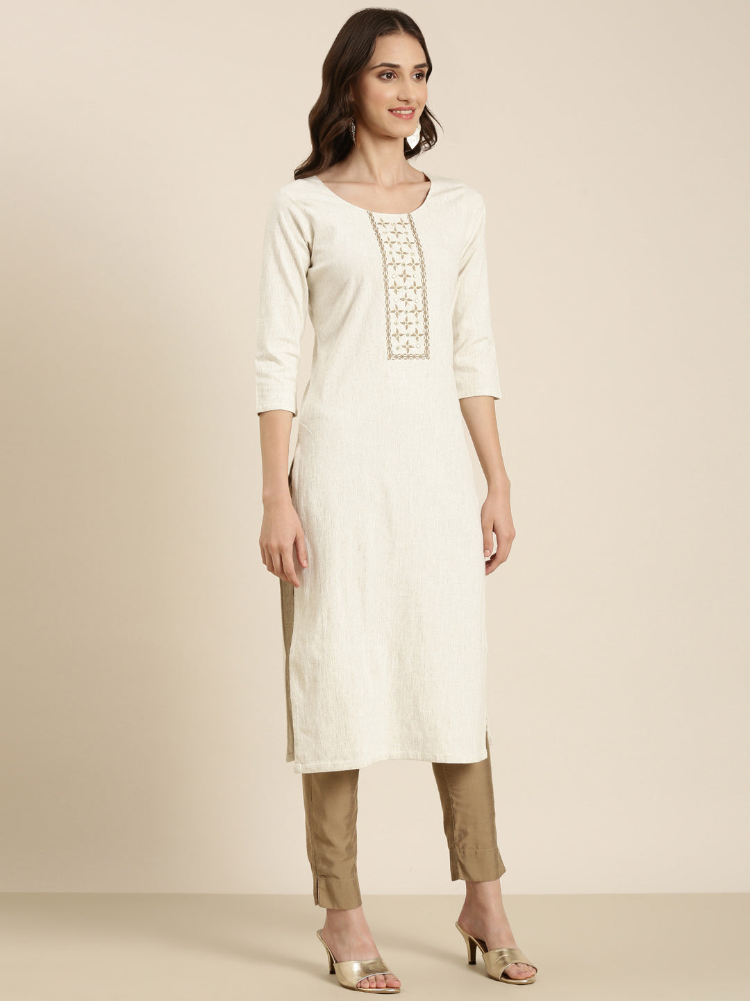 Women's Cream Ethnic Motif Embroidered Thread Work Straight Kurta