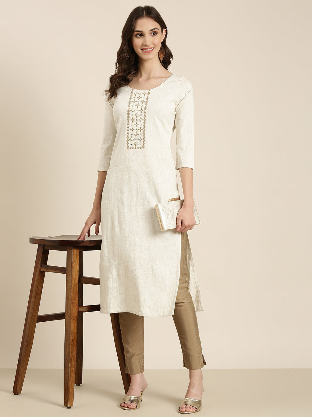 Women's Cream Ethnic Motif Embroidered Thread Work Straight Kurta