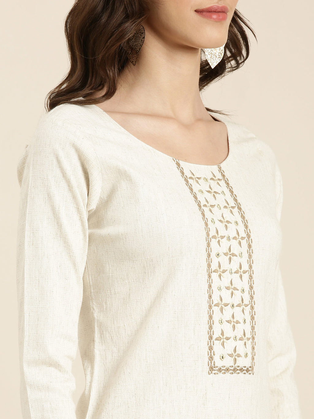 Women's Cream Ethnic Motif Embroidered Thread Work Straight Kurta