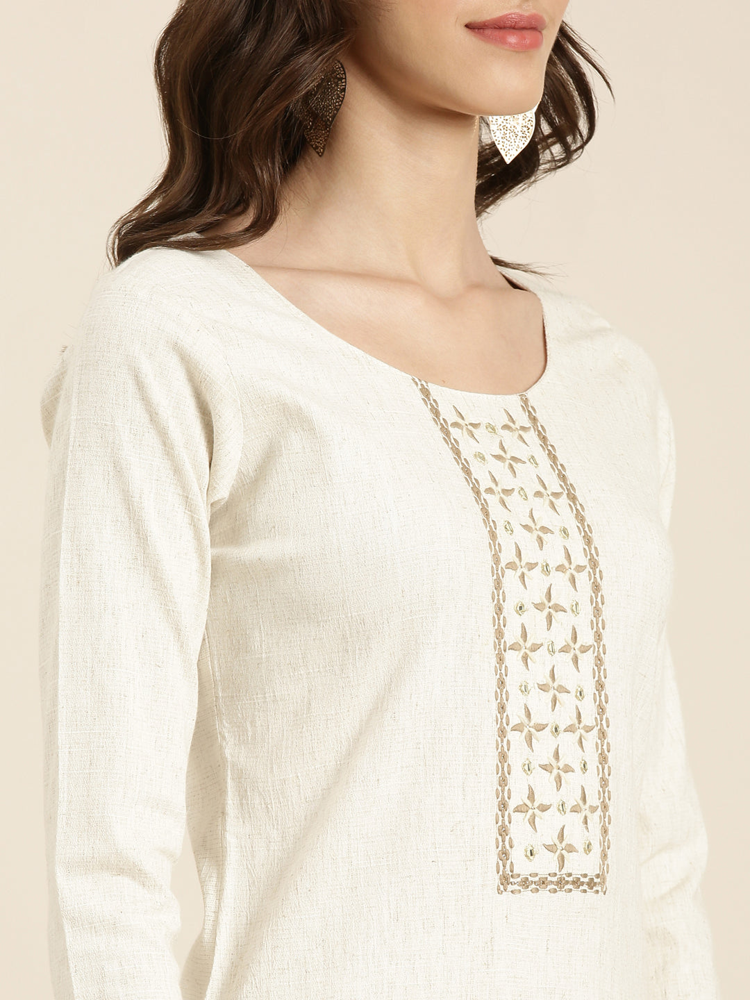 Women's Cream Ethnic Motif Embroidered Thread Work Straight Kurta