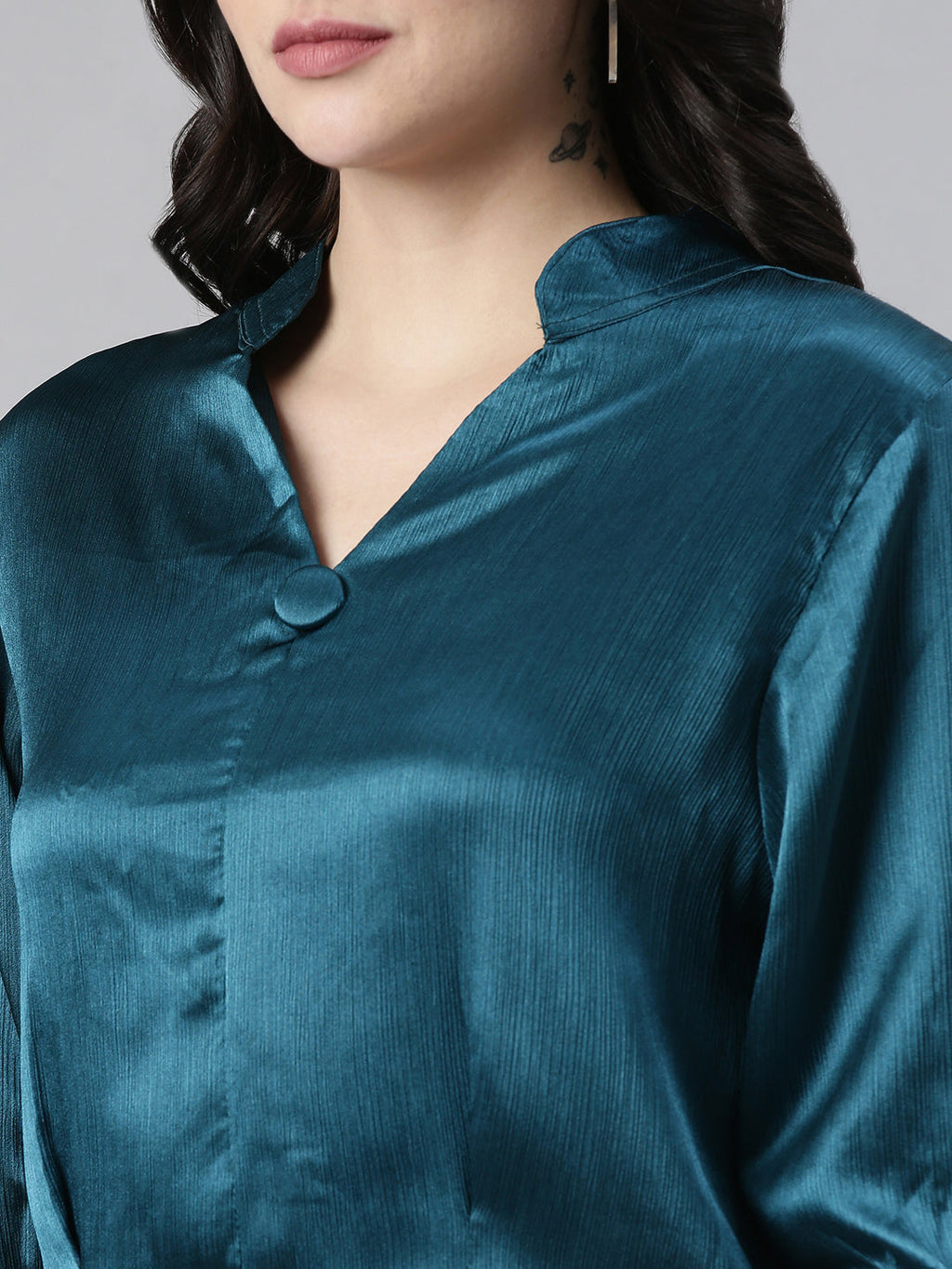 Women's V-Neck Solid Teal Top